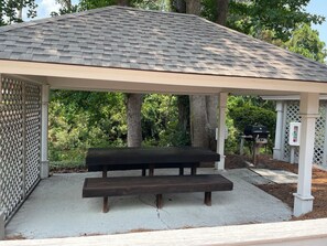 A gazebo with a dark bench, surrounded by trees and a white lattice fence. - HHI Villa with WestinResort amenities, PLUS golf tennis pickleball included (Hilton Head Island)