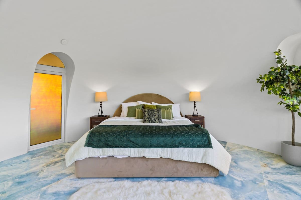 Fairy House | 1 bedroom, individually decorated, individually furnished, free WiFi