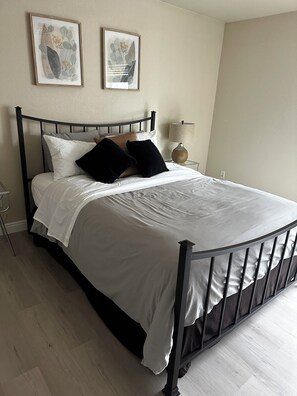 3 bedrooms, iron/ironing board, WiFi, bed sheets