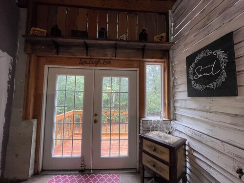 Mountain top cabin with outdoor pavilion & Wi-Fi, perfect for an adult getaway.
