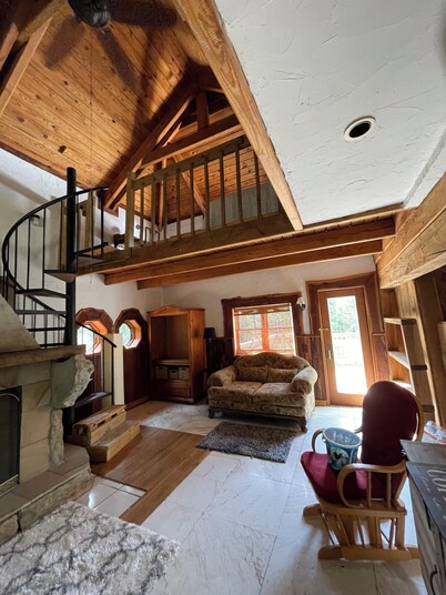 Mountain top cabin with outdoor pavilion & Wi-Fi, perfect for an adult getaway.