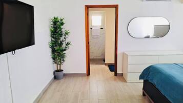 3 chambres, fer et planche à repasser, Wi-Fi, draps fournis