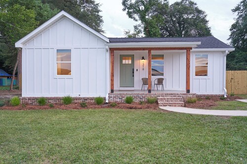 Historic Cottage in Perry - 3 Bedroom 2 Bath