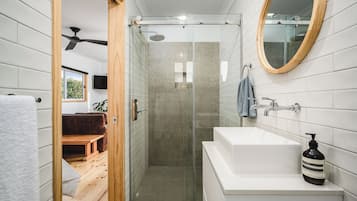 Separate bathtub and shower, eco-friendly toiletries, hair dryer, towels