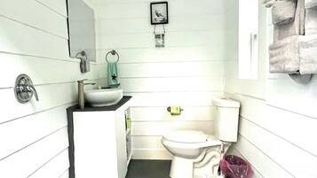 Towels, soap, shampoo, toilet paper