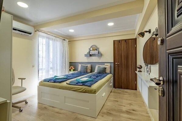 1 bedroom, iron/ironing board, travel crib, WiFi