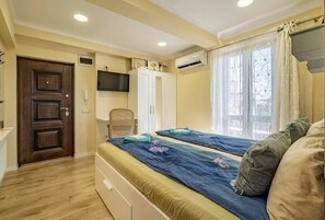 1 bedroom, iron/ironing board, travel crib, WiFi