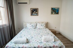2 chambres, fer et planche à repasser, lit de bébé portatif, Wi-Fi