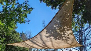 A picnic area with a table, benches, and a barbecue grill. - Cabin 1 - Aires del Sur Pucón (Pucon)