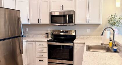 Good Vibes 2-Bedroom Apartment in Waukee - Central Location & Modern Comforts