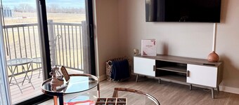 Good Vibes 2-Bedroom Apartment in Waukee - Central Location & Modern Comforts