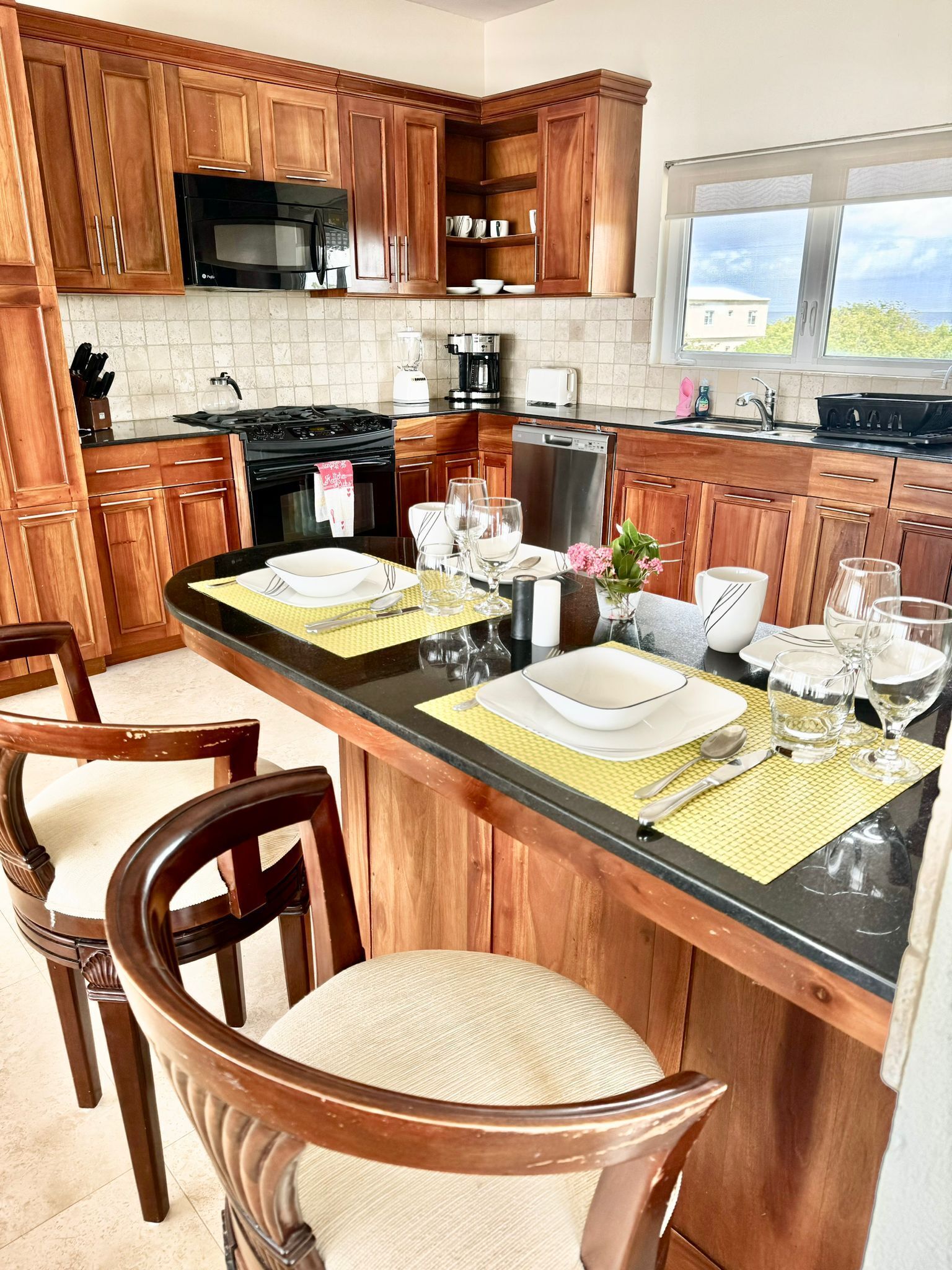 Deluxe Condo | Private kitchen