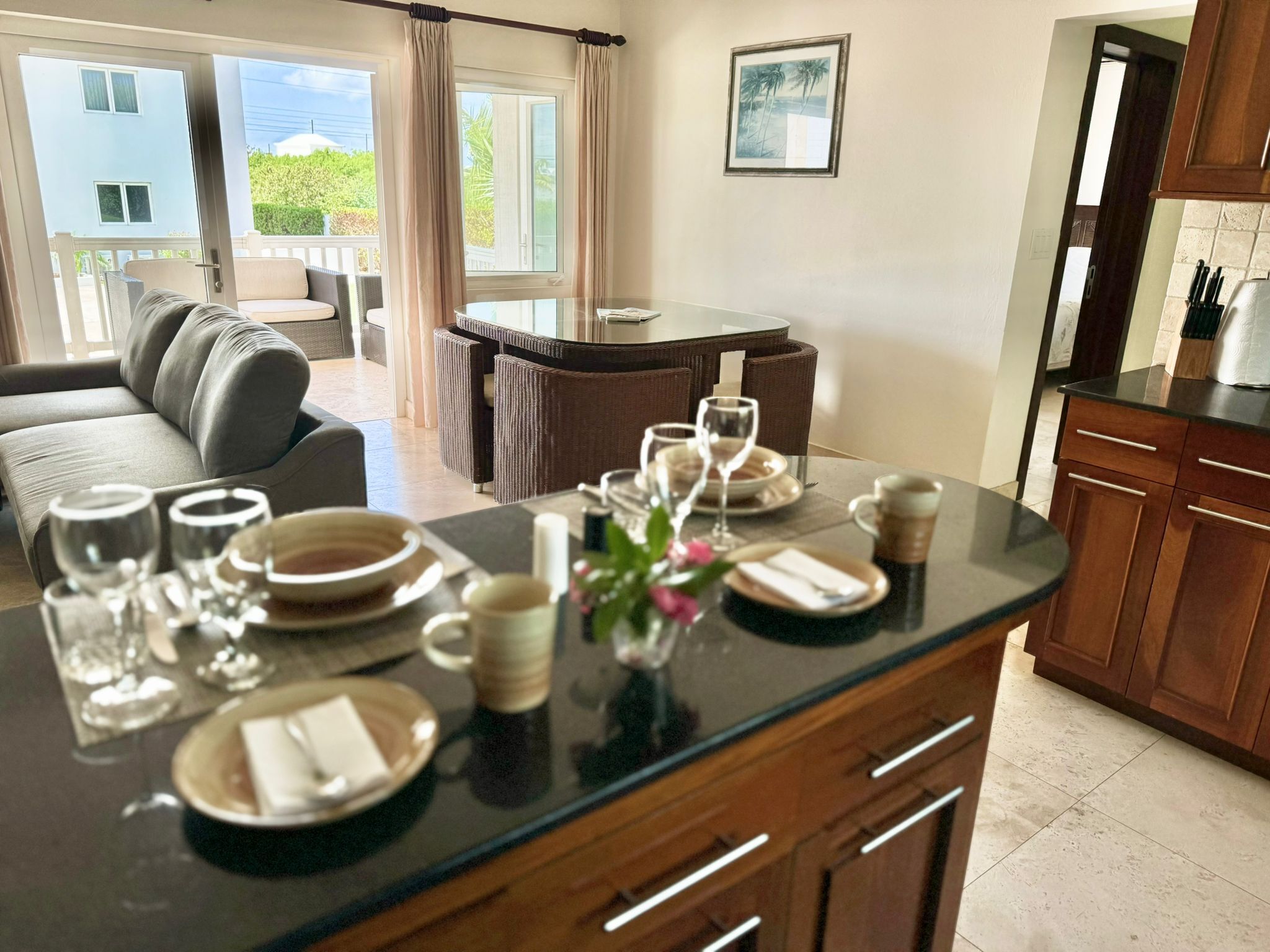 Apartamento Deluxe | Cocina privada | Frigorífico, microondas, horno y placa de cocina