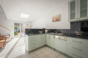 Fridge, microwave, oven, stovetop - Beach Haven - 2 Bedroom Townhouse (Kingston Beach)