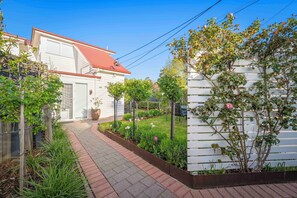 Property grounds - Beach Haven - 2 Bedroom Townhouse (Kingston Beach)