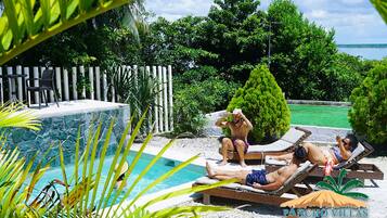 Vista frontal de la propiedad