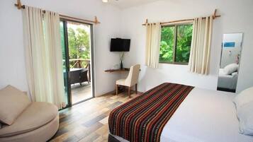 Habitación panorámica, 1 cama King size, refrigerador, vista a la laguna | Wifi gratis