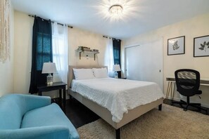 6 dormitorios, escritorio, tabla de planchar con plancha y cuna de viaje