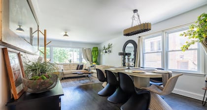 Cozy Private & Spacious 6-bedroom Duplex with Parking in charming Evanston