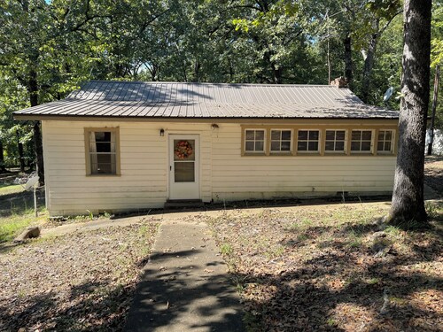 Charming 3-bedroom cottage  with WiFi
near  Oxford and Sardis lake