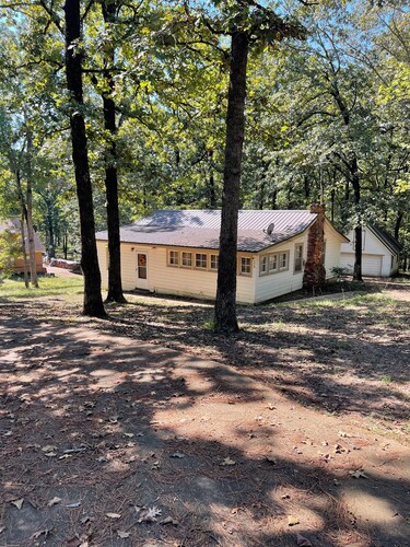 Charming 3-bedroom cottage  with WiFi
near  Oxford and Sardis lake