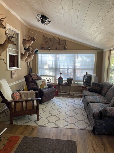 Charming 3-bedroom cottage  with WiFi
near  Oxford and Sardis lake