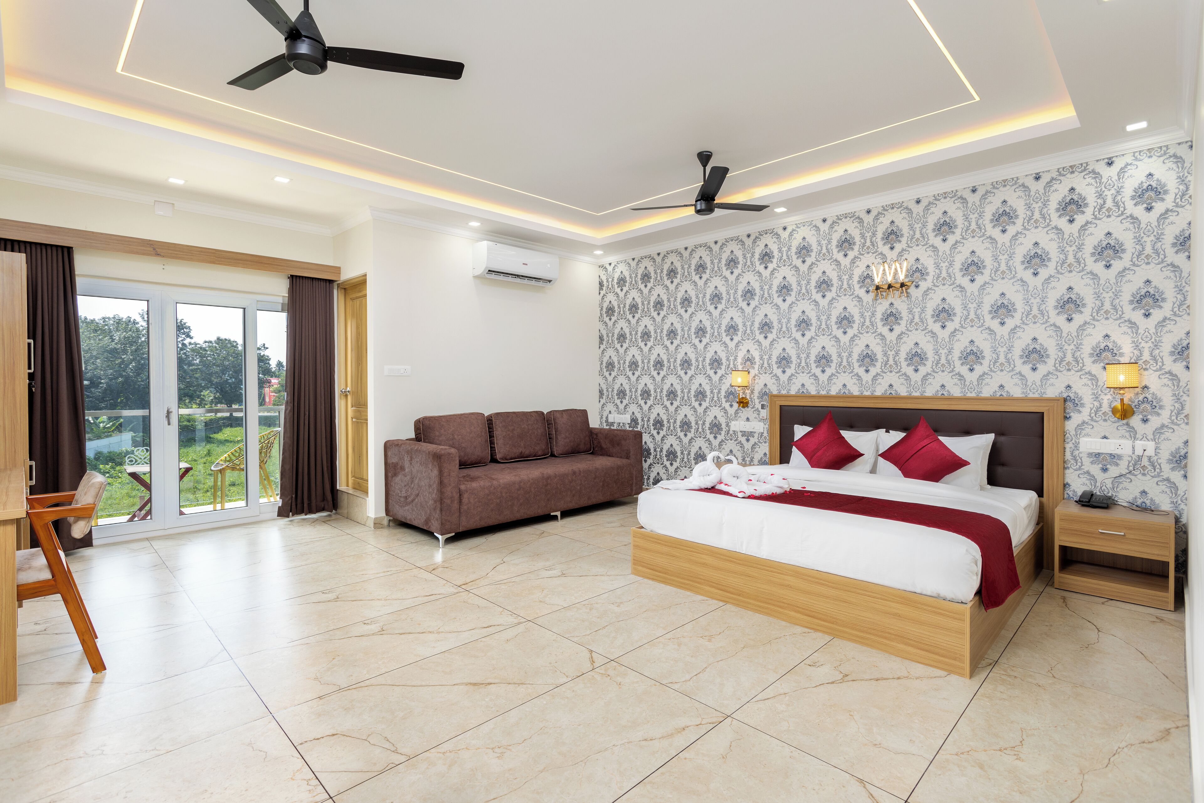 Deluxe-sviitti, kaupunkinäköala | Työpöytä, kannettavalle tietokoneelle sopiva työtila, äänieristys