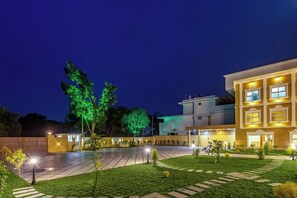 Garden view - ESAA Airport Hotel (Aluva)