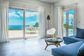 TV - Villa Briseis 2 bedroom with fantastic views (Lourdata)