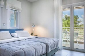 2 bedrooms, in-room safe, iron/ironing board, travel crib - Villa Briseis 2 bedroom with fantastic views (Lourdata)