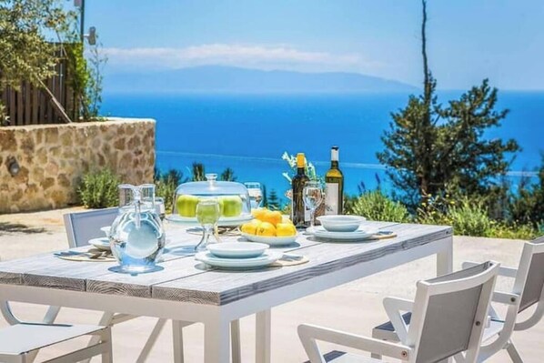 Outdoor dining - Villa Briseis 2 bedroom with fantastic views (Lourdata)