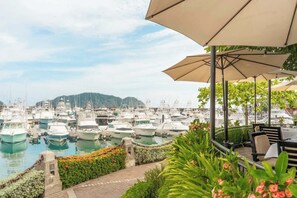 Marina - High-Ceiling Condo Nestled in Treetops @Los Sueños (Playa Herradura)