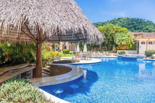 High-Ceiling Condo Nestled in Treetops @Los Sueños