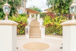 Property grounds - High-Ceiling Condo Nestled in Treetops @Los Sueños (Playa Herradura)