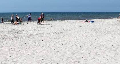 a Nice Holiday by the sea With Family