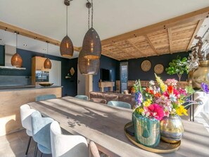 Villa Classique, 4 chambres | Restauration