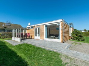 Classic Bungalow, 3 Bedrooms | Garden - a Nice Holiday by the sea With Family (Julianadorp)