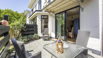 Classic Apartment, 2 Bedrooms | Reception
