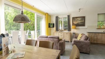 Classic House, 3 Bedrooms | Living room