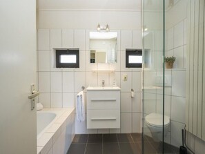 Leilighet – classic, 2 soverom | Bad | Badekar
