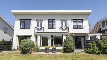 Classic Apartment, 2 Bedrooms | Reception