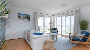 Elite Apartment, 2 Bedrooms | Living room