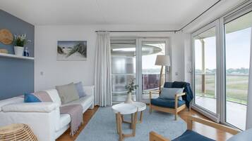 Elite Apartment, 2 Bedrooms | Living room