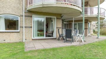 Classic Apartment, 3 Bedrooms | Garden