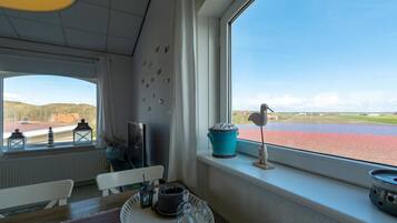 Luxury Apartment, 2 Bedrooms | Dining