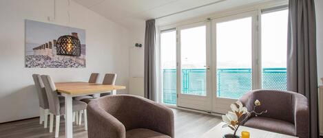 Deluxe Apartment, 2 Bedrooms | Living room