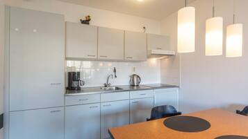 Comfort-Apartment, 2 Schlafzimmer | Eigene Küche | Kühlschrank, Mikrowelle, Wasserkocher mit Kaffee-/Teezubehör