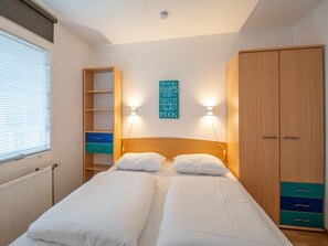 Classic Apartment, 1 Bedroom - Spacious Holiday Apartment for 4 People (Callantsoog)