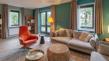 Classic Villa, 3 Bedrooms | Living room