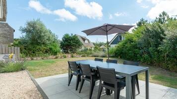 Comfort Villa, 4 Bedrooms | Outdoor dining